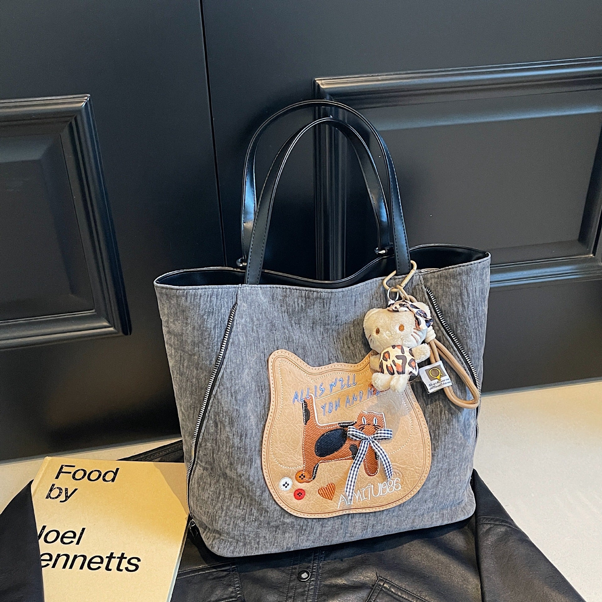 Tas selempang wanita Amy Rabbit dengan desain lucu, kapasitas besar, model terbaru tahun 2025, gaya sederhana, serbaguna dan cocok untuk ,sekaligus tas ransel.