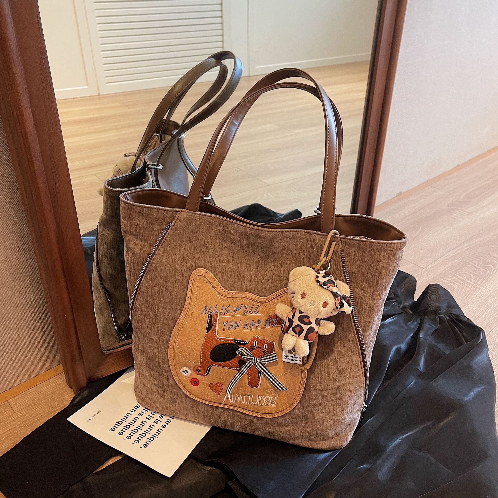 Tas selempang wanita Amy Rabbit dengan desain lucu, kapasitas besar, model terbaru tahun 2025, gaya sederhana, serbaguna dan cocok untuk ,sekaligus tas ransel.