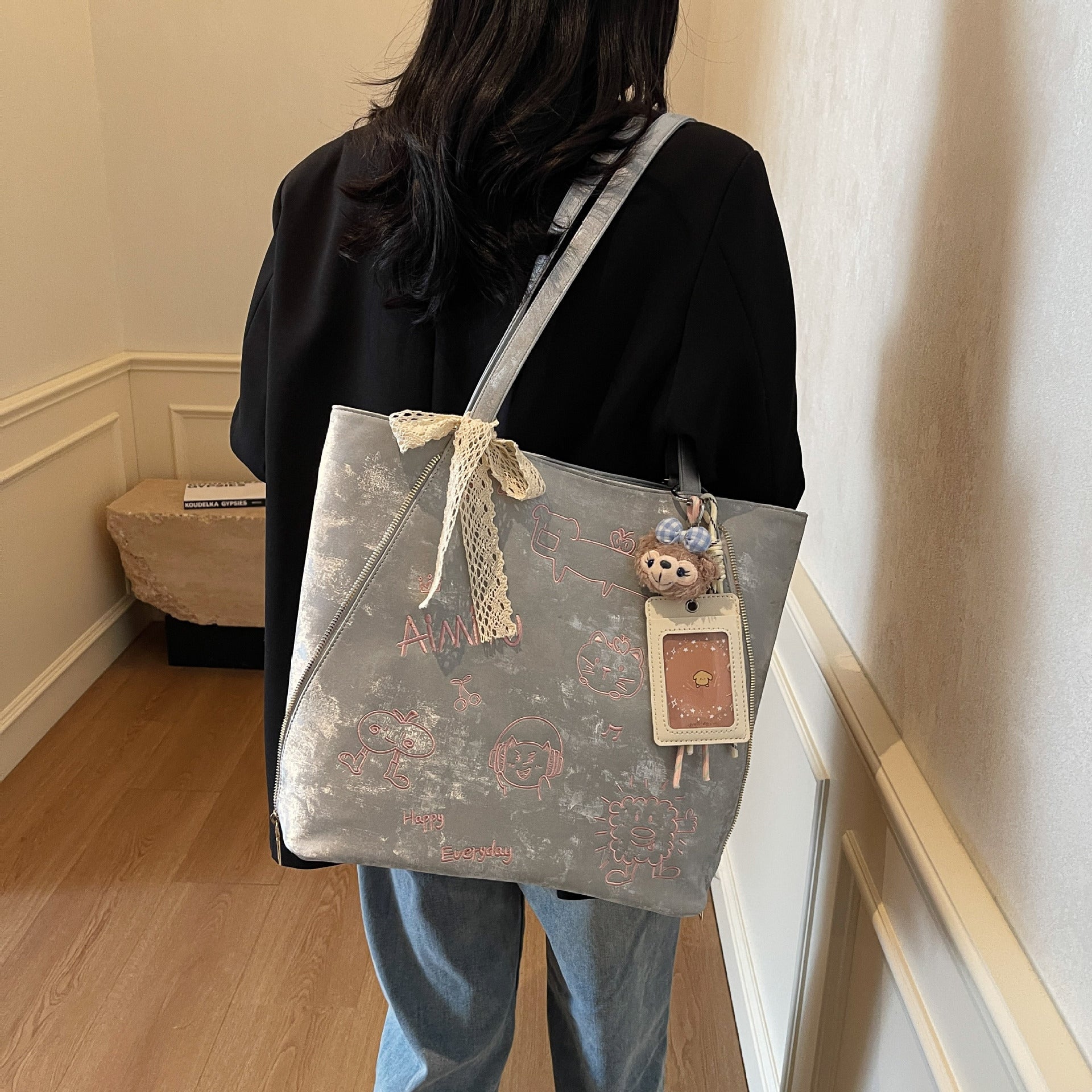 Tas wanita Aimitu model terbaru tahun 2025, dengan kapasitas besar, gaya santai dan sehari-hari, desain sederhana, sekaligus tas ransel yang serbaguna dan trendy, serta tas selempang tote yang cocok untuk berbagai gaya.